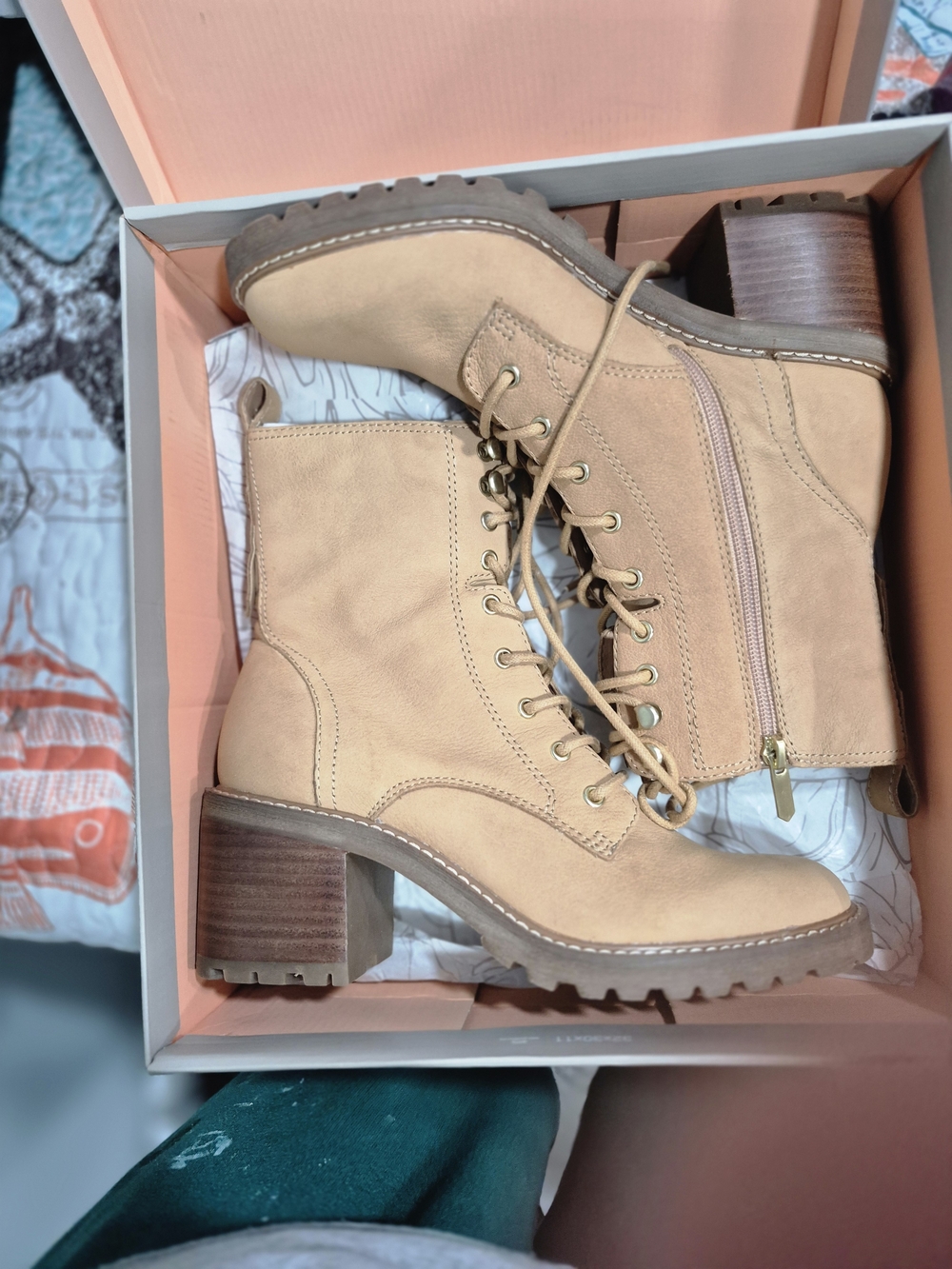 NWT Crown Vintage Tan Lace-Up Block Heel Boots